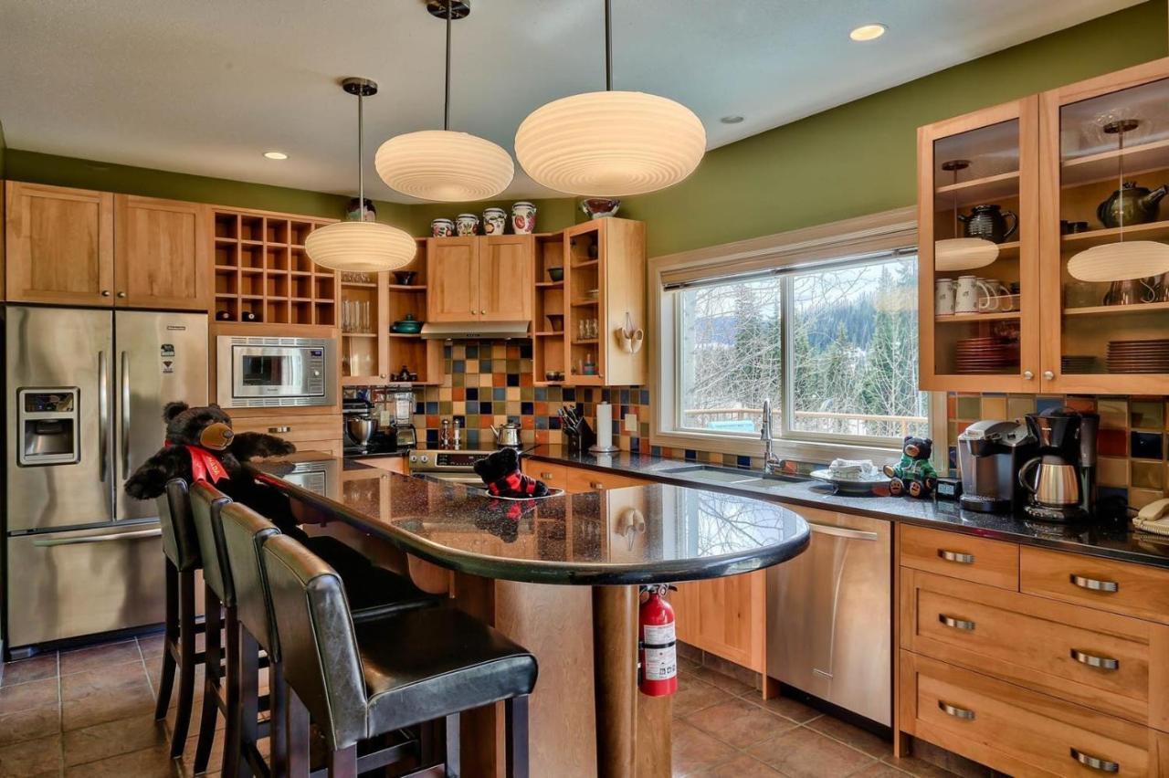 Soleil Chalet By Bear Country Sun Peaks Esterno foto