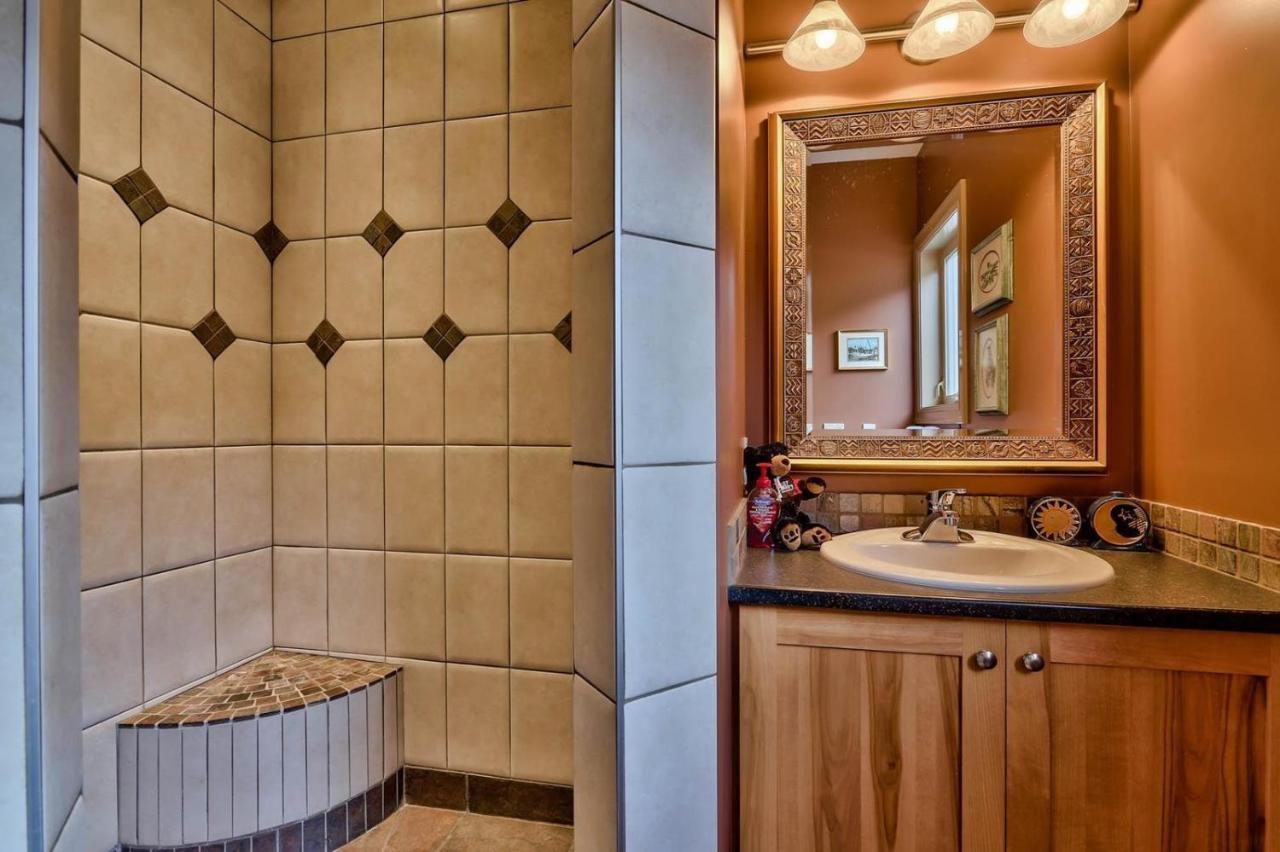 Soleil Chalet By Bear Country Sun Peaks Esterno foto